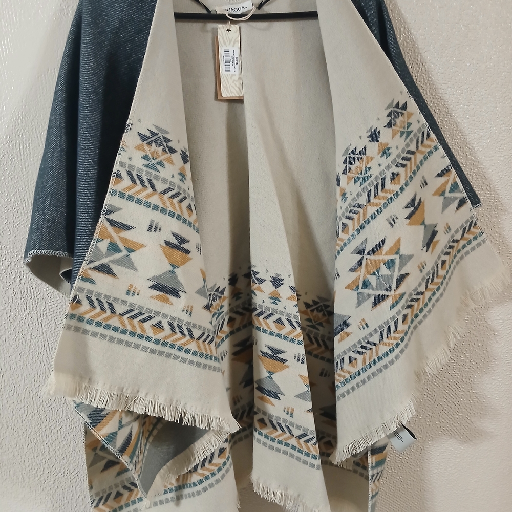 Quagga Accessories Brand Reversable Ruana - Picture 9 of 16